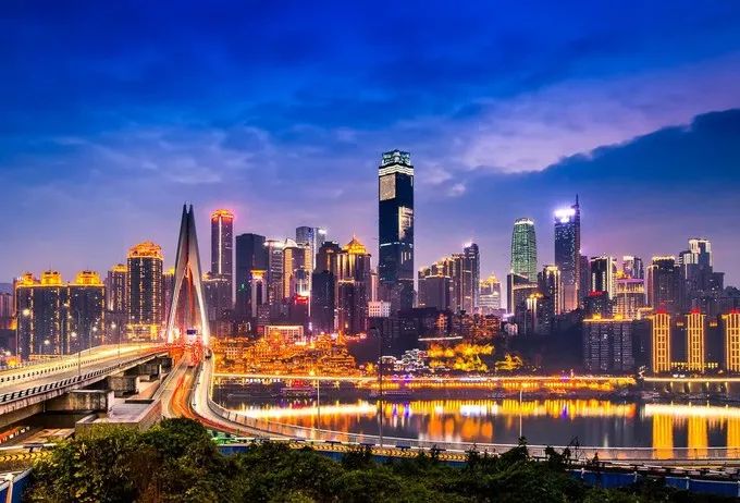 山城新韵，重庆的现代魅力解读